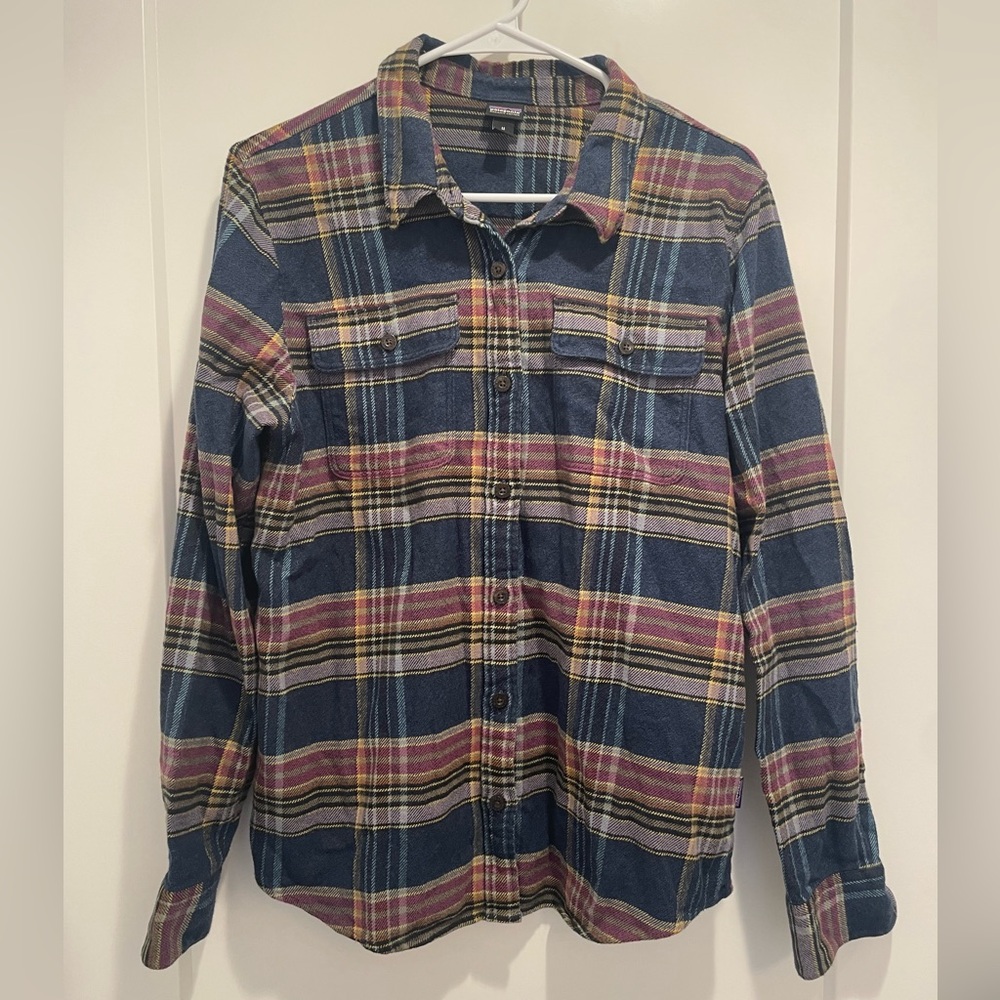 Patagonia Women’s Long-Sleeved Organic Cotton Mid-weight Fjord Flannel Shirt
